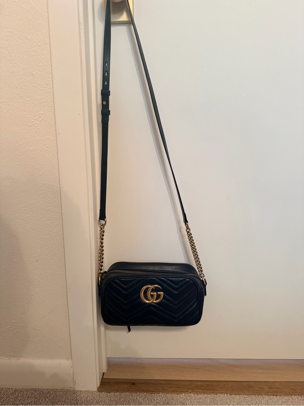 Gucci GG Marmont Small Black Leather Shoulder Bag - Picture 8 of 11